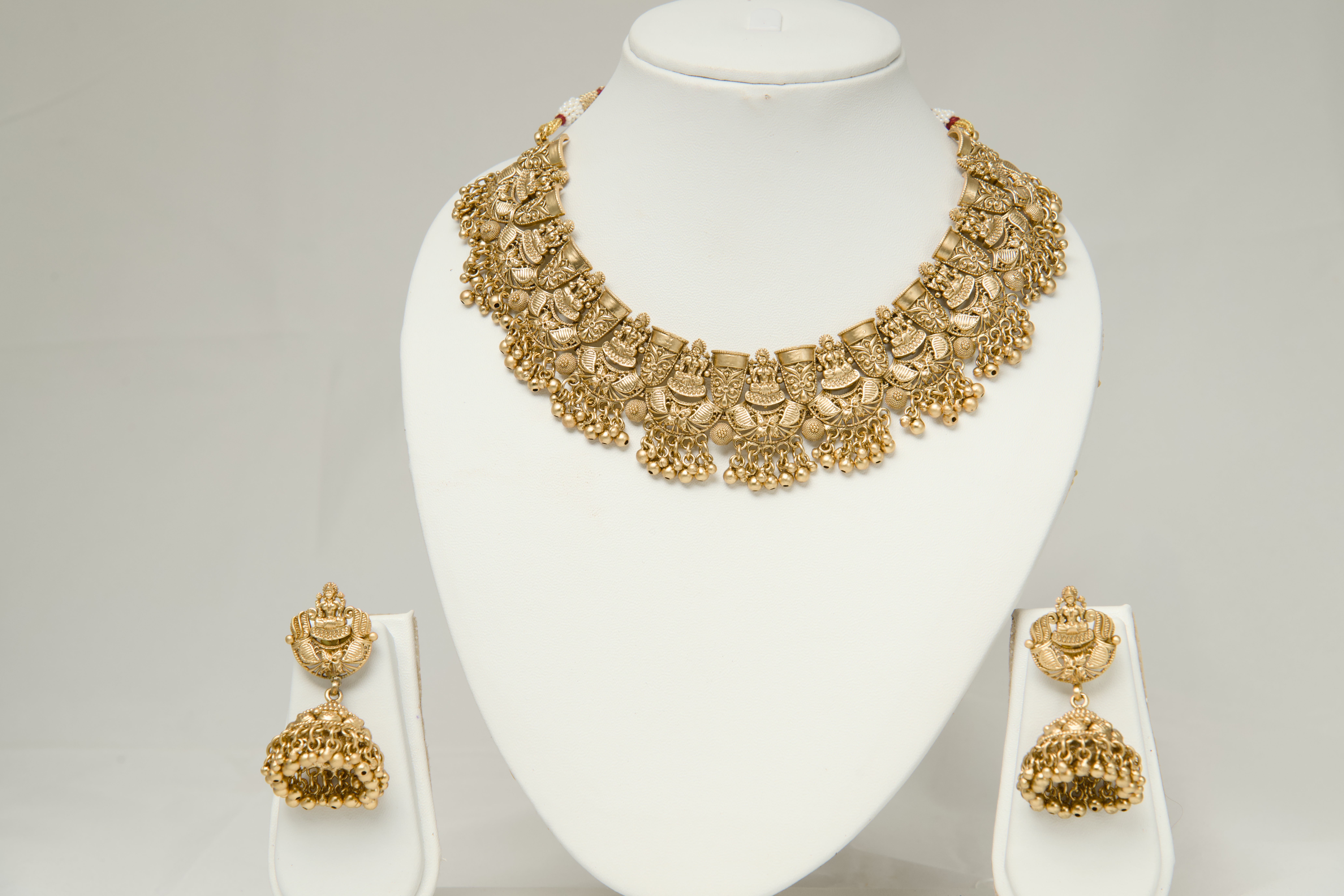 Suvorya gold temple necklace set